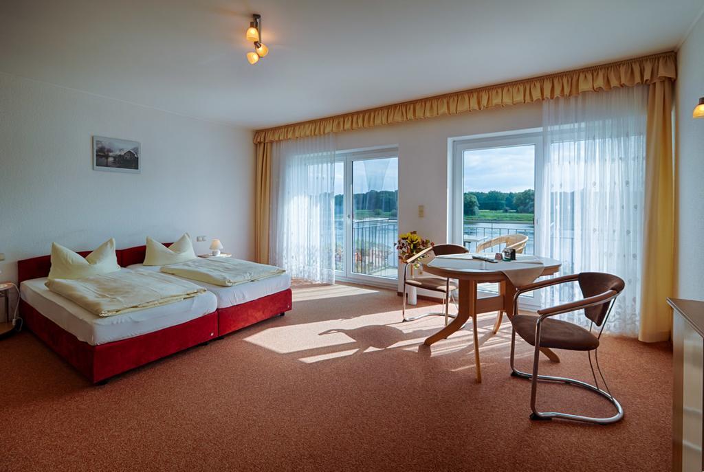 Elbterrassen Zu Brambach Hotel Dessau-Rosslau Buitenkant foto